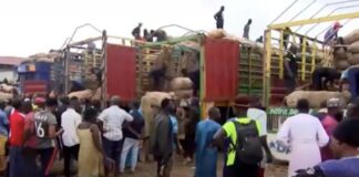 Onion traders at Adjen Kotoku